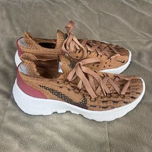 Nike New Space Hippie 04 Wheat Dark Beetroot